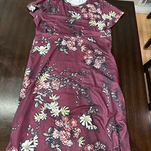 Chic Floral Maxi Dress in Burgundy